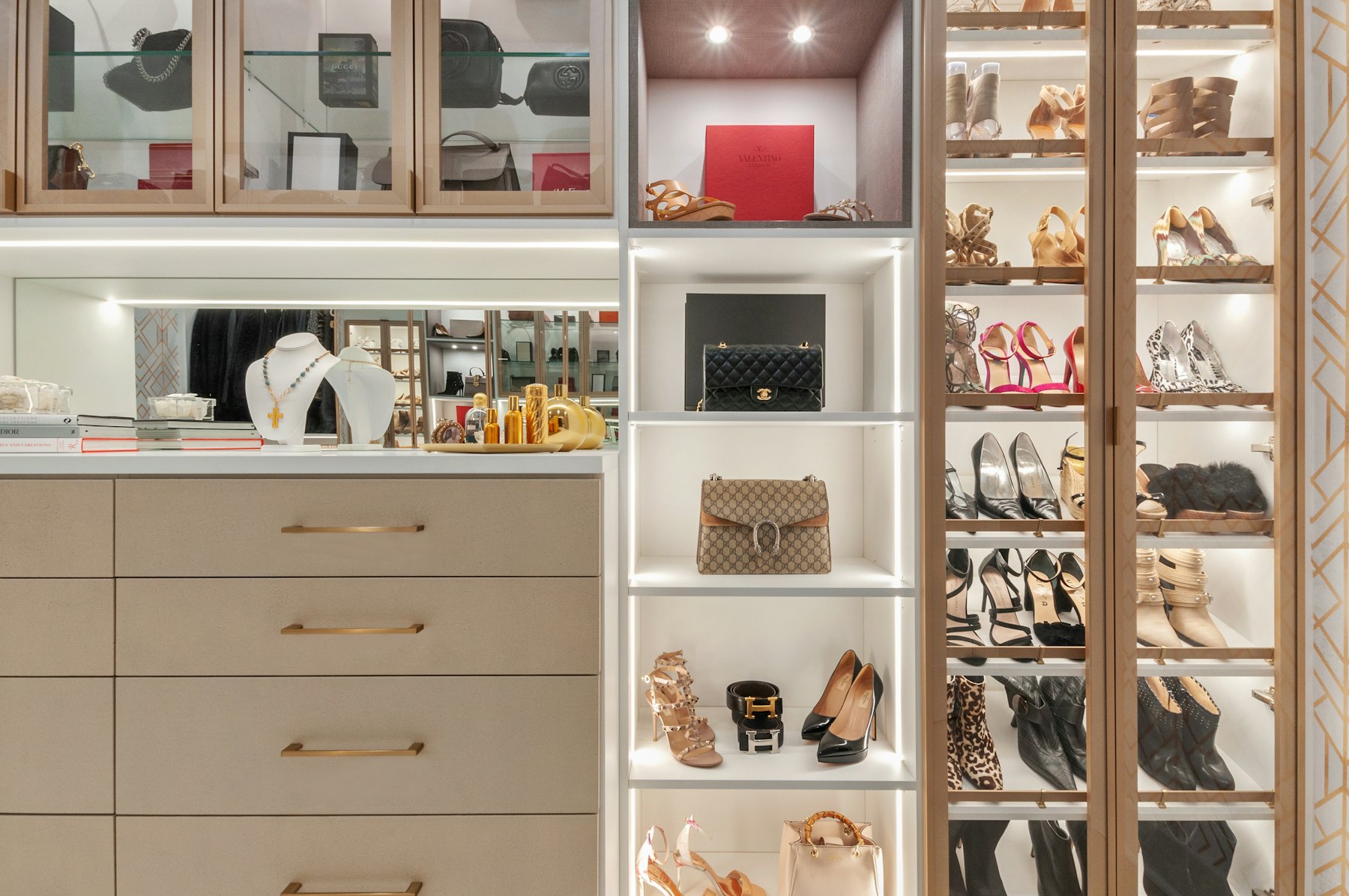 Organized wardrobe and closet system